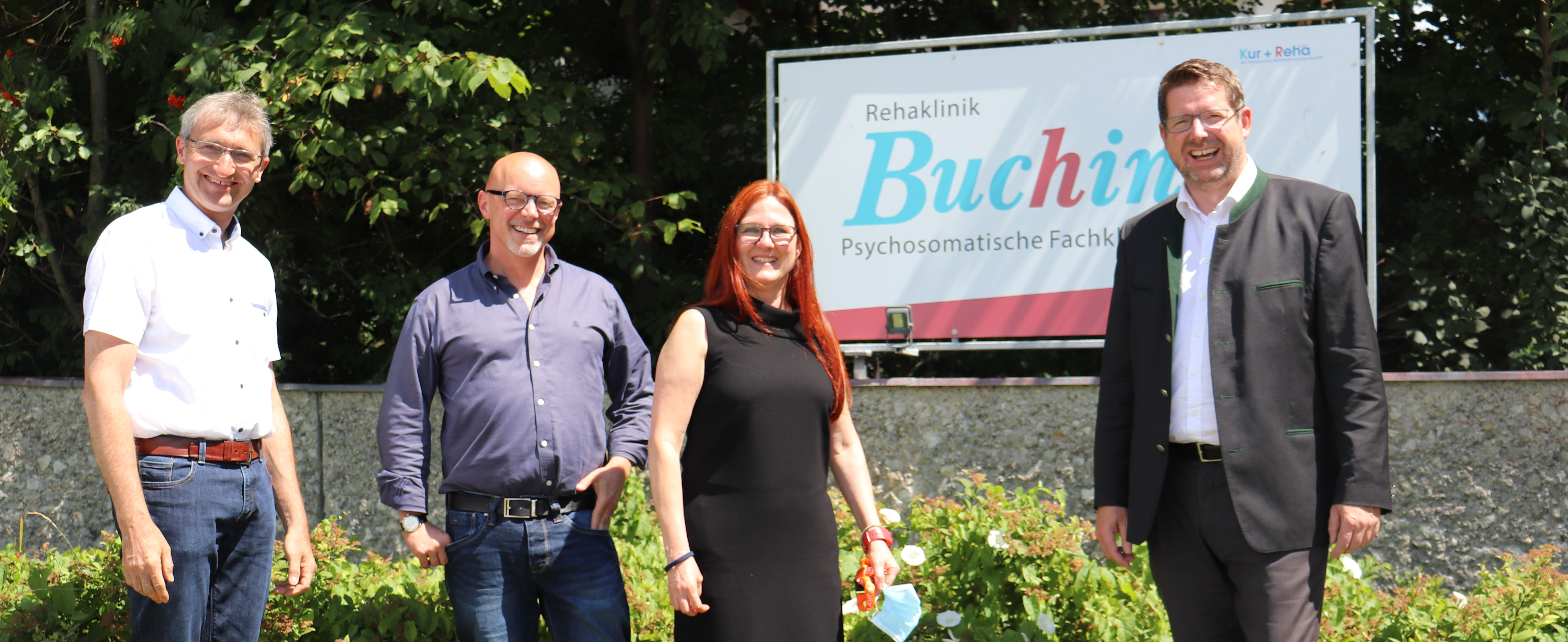 Stephan Stracke (rechts) und Johann Gschwill (links) sprachen bei einem Besuch in der psychosomatischen Rehaklinik in Buching mit dem leitenden Arzt Dr. Christoph Bätje und Klinikleiterin Sabine Schmitz.