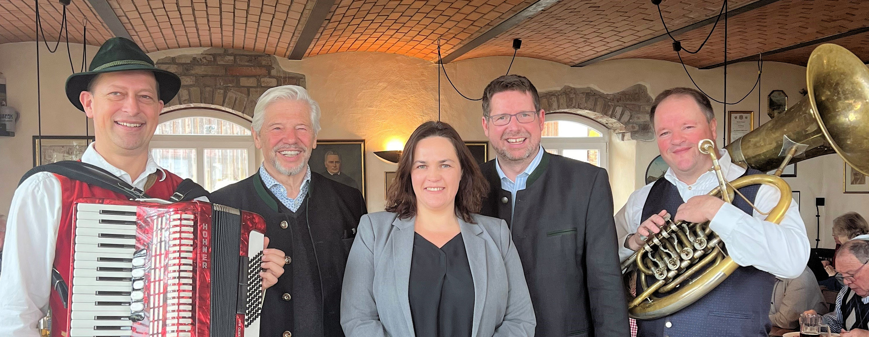 Unser Foto zeigt (von links): Martin Reger, SEN OAL Vorsitzender Gerhard Schempp, die 2. Bürgermeisterin von Kaltental Claudia Hindelang, Stephan Stracke, Hannes Ried.